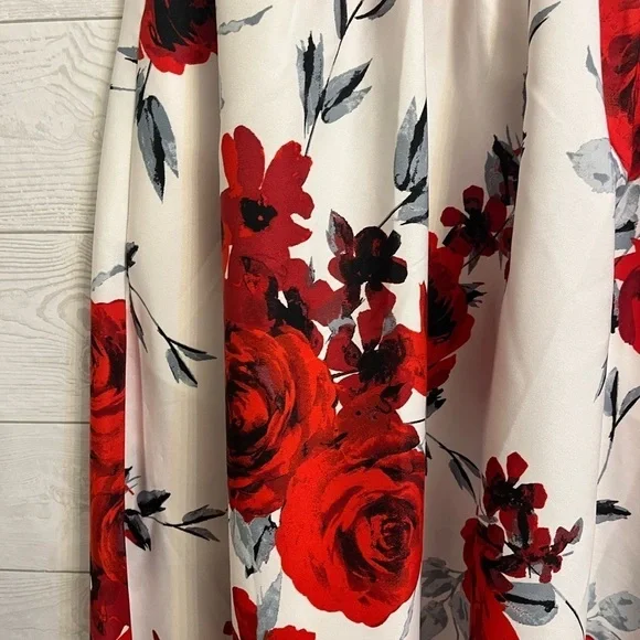 Speechless Women’s Red Floral High Front Long Back Skirt. Size 1 - Picture 2 of 6